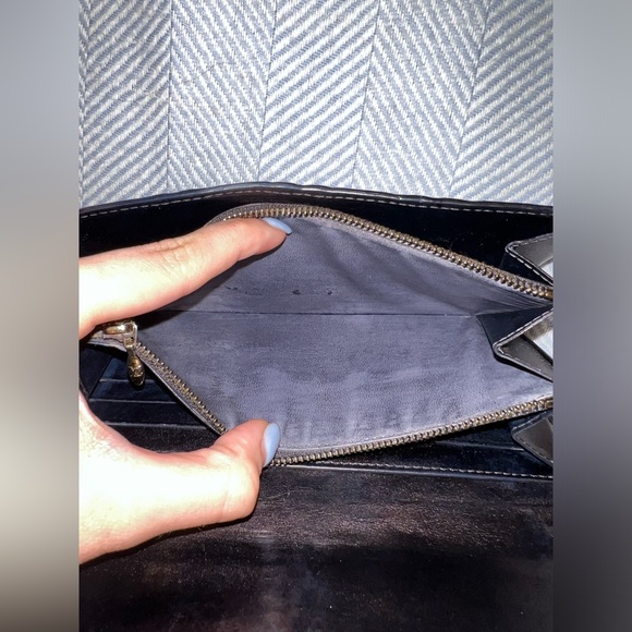 Louis Vuitton Monogram Vernis Sarah Wallet - Picture 2 of 13